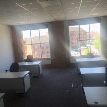 Office S10 furnished